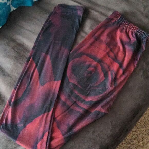 5/$25! SOFT Full-length Leggings Rose Print - Picture 1 of 5